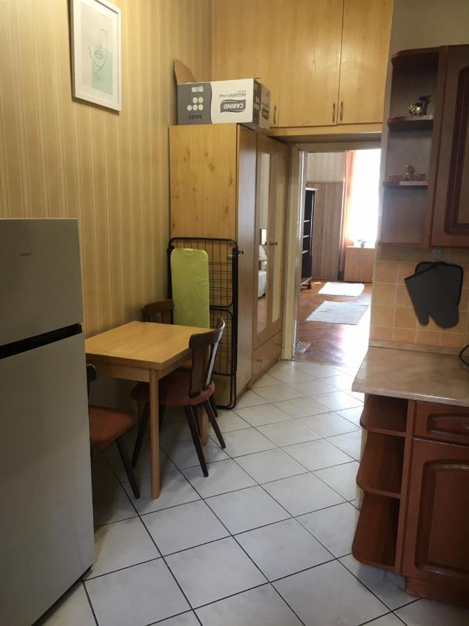 Cozy Flat At Stadionok M Station Budapest Bagian luar foto